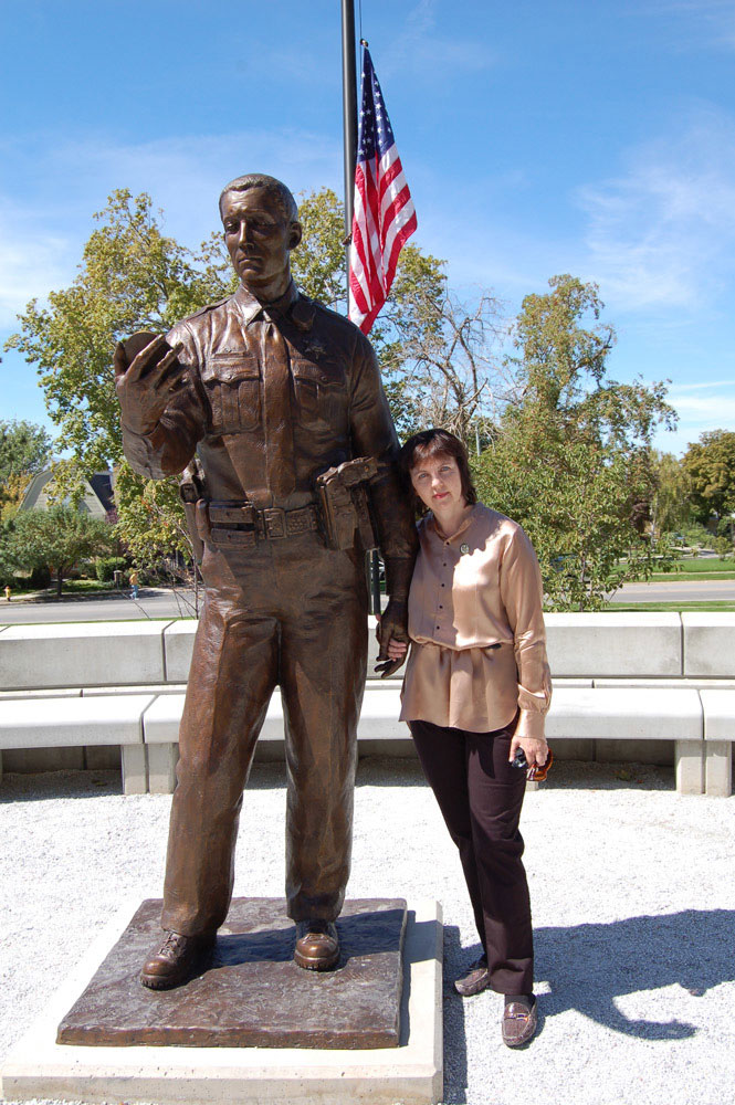  Sculptor Lena Toritch with UHP Trooper Bronze Police Memorial Statue